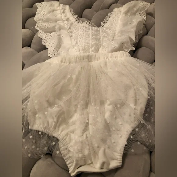 Beautiful Scalloped Romper for baby - Picture 6 of 7
